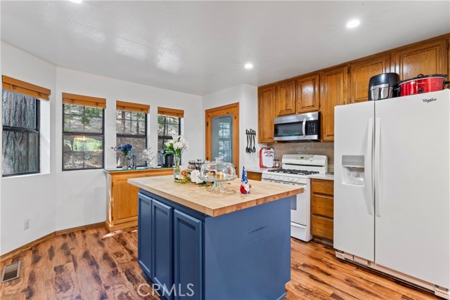 Image 9 of 52 For 27528 Ashwood Lane