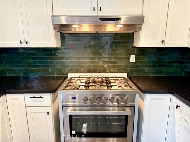 Detail Gallery Image 10 of 27 For 6534 Peach Ave, Van Nuys,  CA 91406 - 2 Beds | 2 Baths