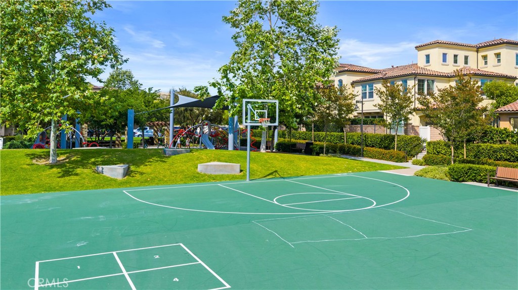 https://media.crmls.org/medias/52f903ef-b5b5-412b-b691-483a8a195583.jpg?preset=X-Large