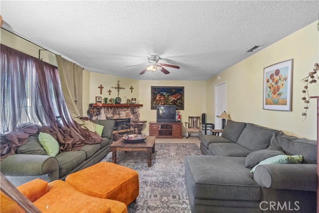 15856 Cadwell Street, La Puente CA: https://media.crmls.org/medias/52fa0309-7f2f-4e7c-8454-a086625f66f8.jpg