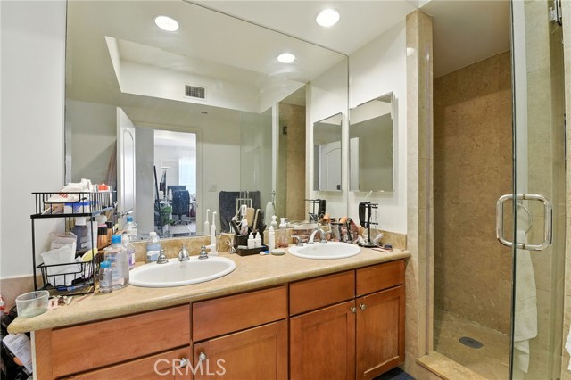 1241 S Westgate Avenue, Los Angeles CA: https://media.crmls.org/medias/52fb03fc-8c1d-4a7a-8897-a714c99f92fe.jpg