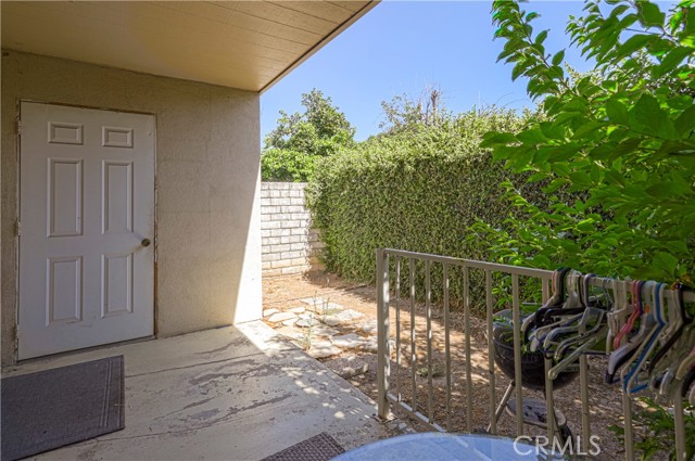 Detail Gallery Image 32 of 44 For 19314 Valerio St, Reseda,  CA 91335 - 6 Beds | 4/1 Baths