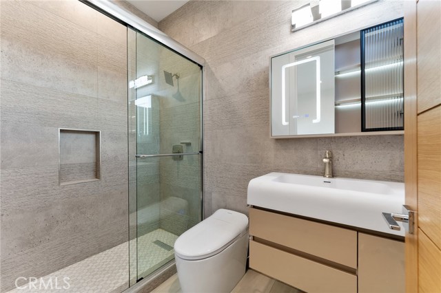 Detail Gallery Image 40 of 70 For 3932 S Minerva Ave, Los Angeles,  CA 90066 - 6 Beds | 6/1 Baths