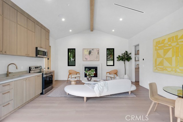 Detail Gallery Image 56 of 62 For 13024 Bloomfield St, Studio City,  CA 91604 - 6 Beds | 6/1 Baths