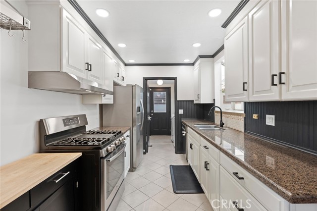 Detail Gallery Image 9 of 40 For 6417 Graves, Lake Balboa,  CA 91406 - 3 Beds | 2 Baths