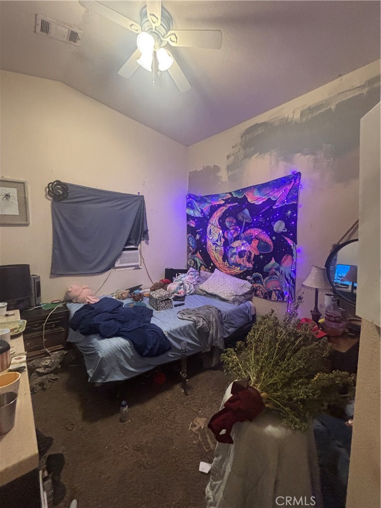 https://media.crmls.org/medias/52fefecf-ab4e-447d-b744-2a5980702aea.jpg?preset=X-Large