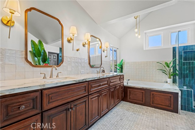 9744 Sweetwater Drive, Agua Dulce CA: https://media.crmls.org/medias/52ffc3f9-2a29-47e2-b77e-8238d0cc09ac.jpg