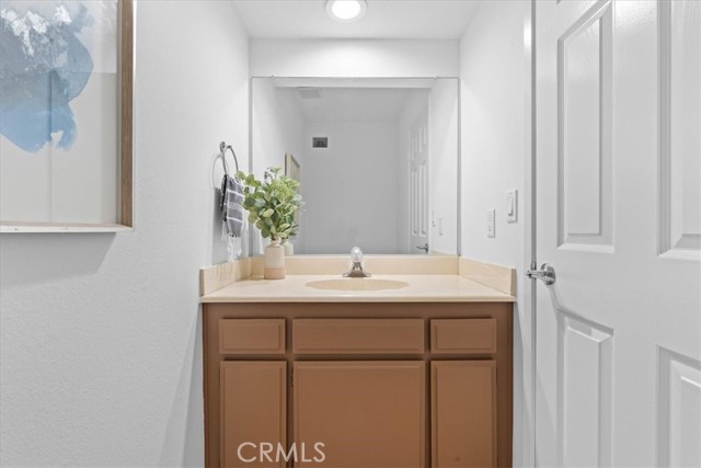 Detail Gallery Image 15 of 34 For 12325 Glynn, Downey,  CA 90242 - 4 Beds | 2/1 Baths