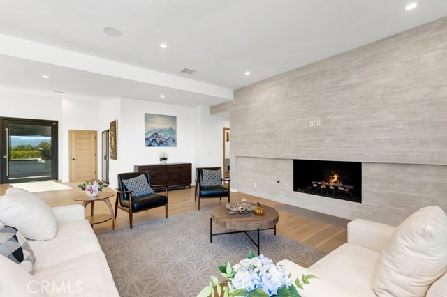 Detail Gallery Image 13 of 72 For 15641 High Knoll Rd, Encino,  CA 91436 - 5 Beds | 4/1 Baths