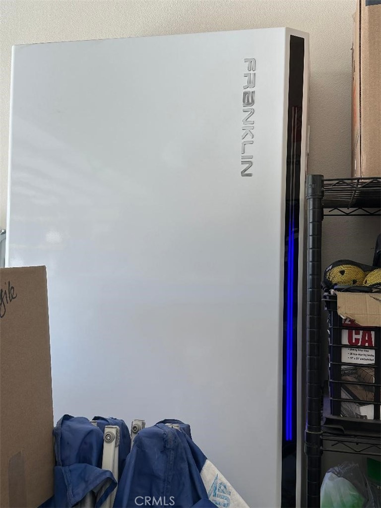 https://media.crmls.org/medias/5300172a-e7f5-4ec8-8128-dc7cef64c3a5.jpg?preset=X-Large