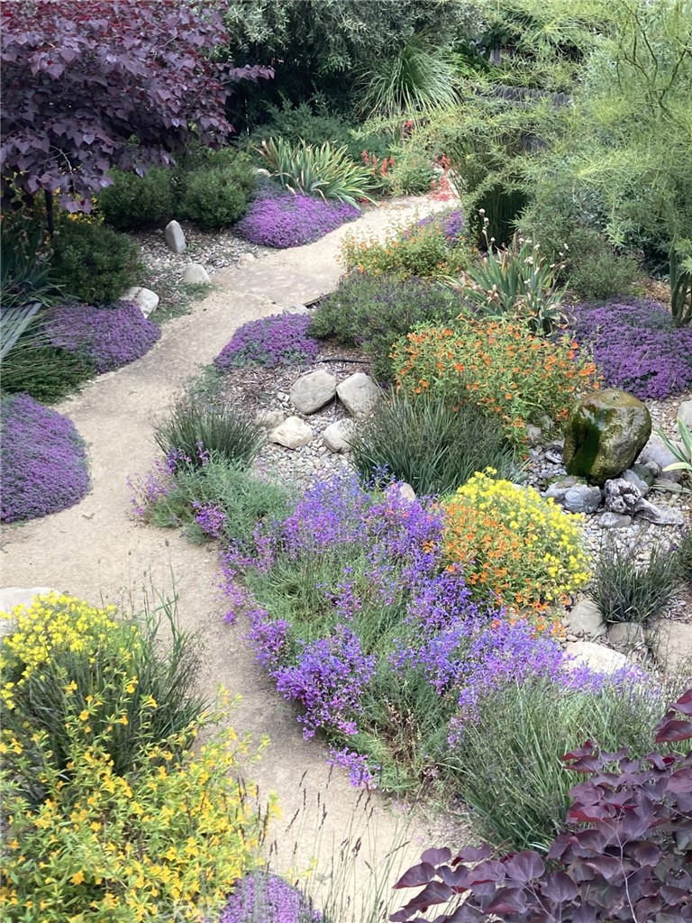 https://media.crmls.org/medias/5300eb8f-ac25-486c-99c5-00ce7ab7cd17.jpg?preset=X-Large
