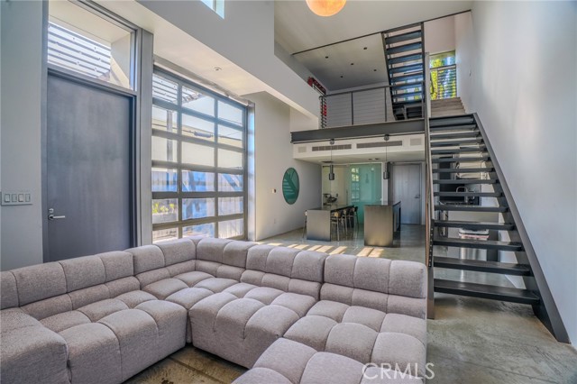 1011 N Orange Grove Avenue, West Hollywood CA: https://media.crmls.org/medias/5300fa76-2ad5-4e08-b5d5-3b7fbc840c05.jpg