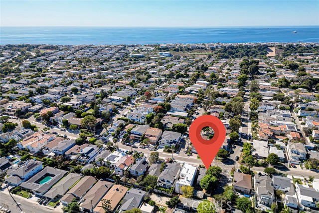 Detail Gallery Image 11 of 38 For 3010 Laurel Ave, Manhattan Beach,  CA 90266 - 4 Beds | 2 Baths