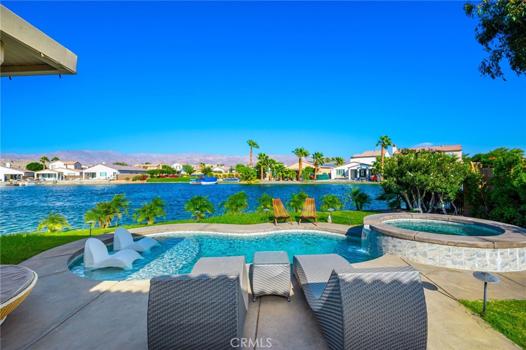 84290 Tramonto Way