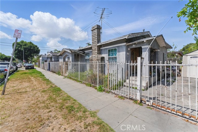1500 W 59th Place, Los Angeles CA: https://media.crmls.org/medias/5301eeba-df45-4ffd-a655-f6870078dc79.jpg