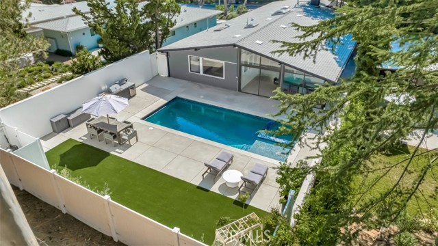 2712 N Beverly Glen Boulevard, Los Angeles CA: https://media.crmls.org/medias/53021e44-5ab9-4060-9456-df773be862f0.jpg