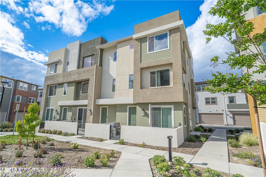 27154 Valley Oak Place