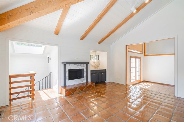 Detail Gallery Image 13 of 45 For 5245 Elvira Rd, Woodland Hills,  CA 91364 - 3 Beds | 3 Baths