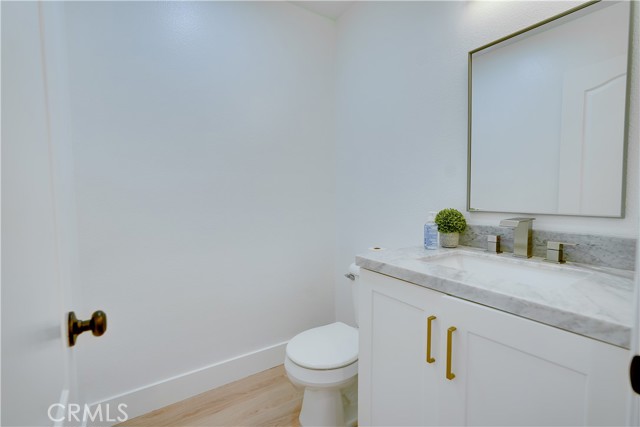 417 Bay Hill Drive, Newport Beach CA: https://media.crmls.org/medias/53033627-46c3-4149-9256-5b6959aed19a.jpg