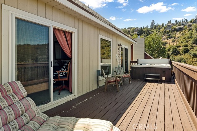 Detail Gallery Image 18 of 36 For 949 Trinity Dr, Lake Arrowhead,  CA 92352 - 3 Beds | 2/1 Baths