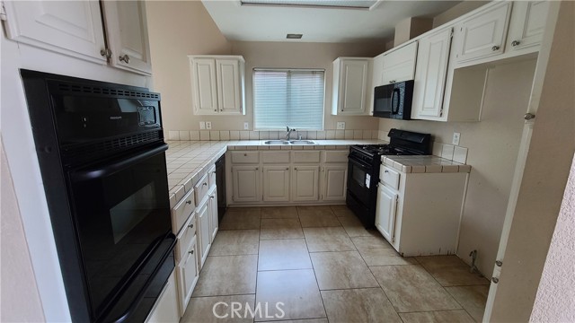 Detail Gallery Image 6 of 32 For 4921 Lake Park Ct, Fallbrook,  CA 92028 - 4 Beds | 2 Baths