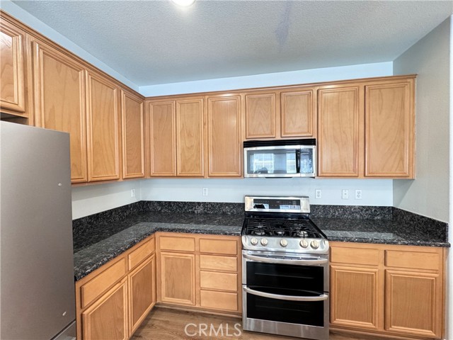 Detail Gallery Image 7 of 27 For 14975 S Highland Ave #17,  Fontana,  CA 92336 - 3 Beds | 2/1 Baths