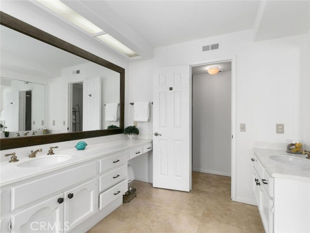 Detail Gallery Image 19 of 30 For 6051 Shadowbrook Cir, Huntington Beach,  CA 92648 - 2 Beds | 2/1 Baths
