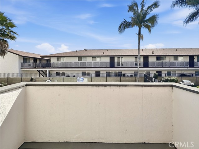 Detail Gallery Image 4 of 38 For 7033 Stewart and Gray, Downey,  CA 90241 - 2 Beds | 2 Baths