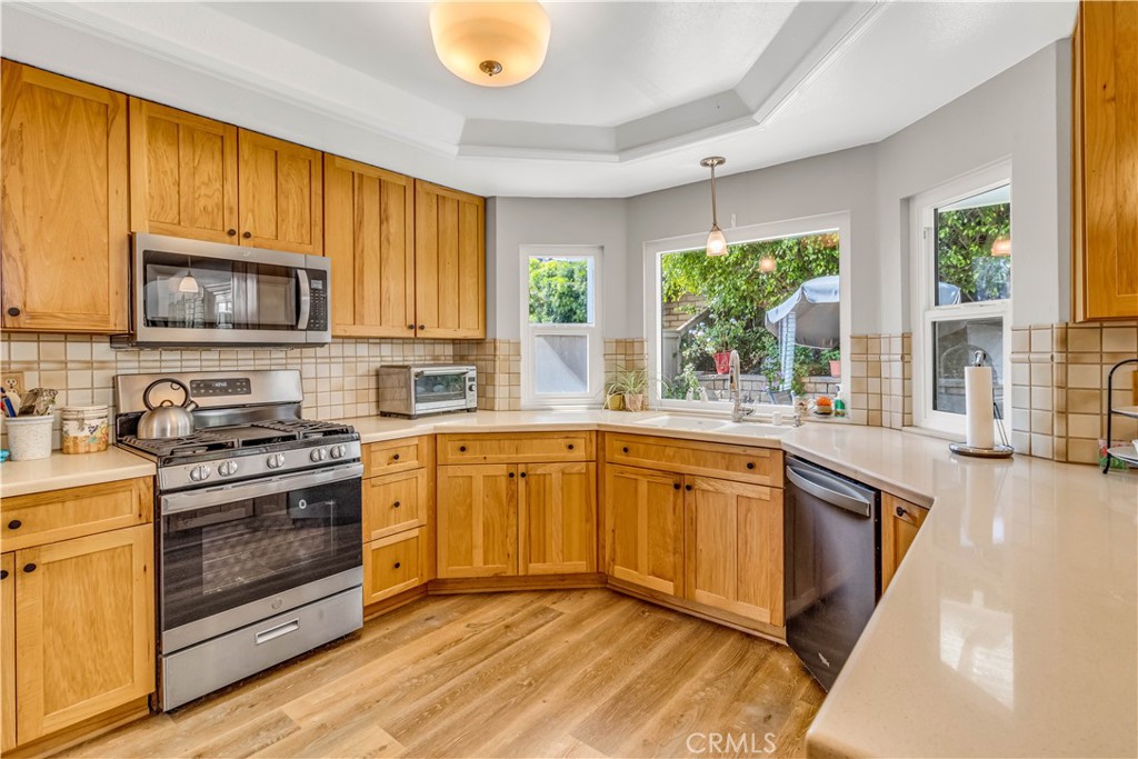 MLS #OC25103077 img 5