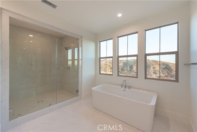 Detail Gallery Image 20 of 43 For 102 Mossvine, Irvine,  CA 92618 - 4 Beds | 4/1 Baths