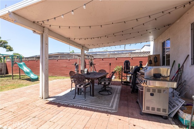 2625 Myrtle Ave, Signal Hill CA: https://media.crmls.org/medias/5307b936-7f6f-4b63-9a07-8c2ea4a14a02.jpg
