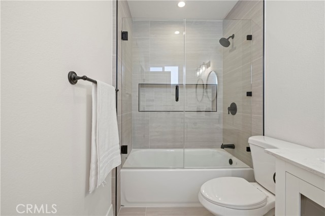 Detail Gallery Image 17 of 38 For 28218 Oaklar Dr, Saugus,  CA 91350 - 4 Beds | 3 Baths