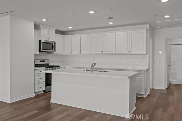 4285 S Hermosa Paseo, Ontario CA: https://media.crmls.org/medias/5308d4b5-09fd-4765-80b5-3443de904378.jpg
