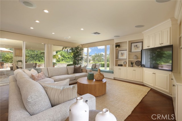 Detail Gallery Image 6 of 23 For 4 Rue Grand Ducal, Newport Beach,  CA 92660 - 4 Beds | 5/1 Baths