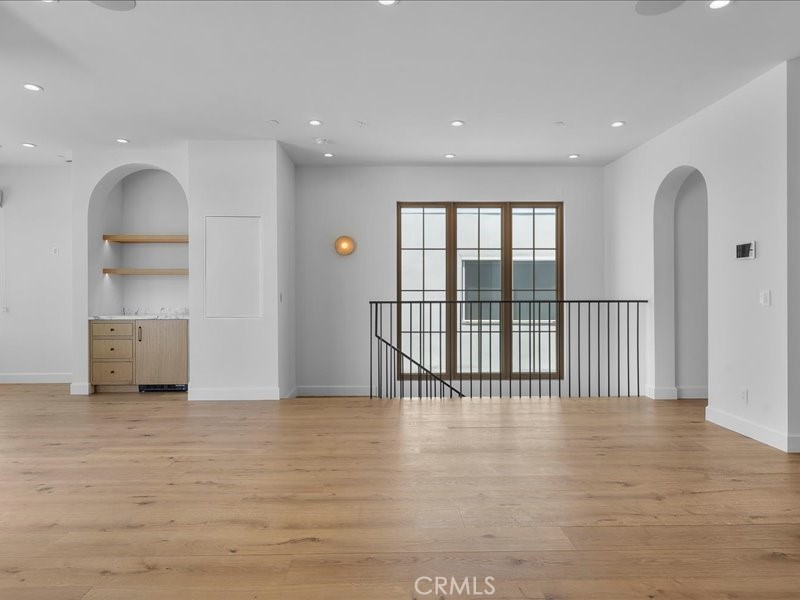 https://media.crmls.org/medias/53095a02-8dc3-4c37-a656-a299789b551f.jpg?preset=X-Large