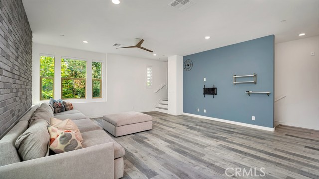 122 Fixie, Irvine CA: https://media.crmls.org/medias/53096de3-ef65-4c72-a9a7-ae327aefc3ac.jpg