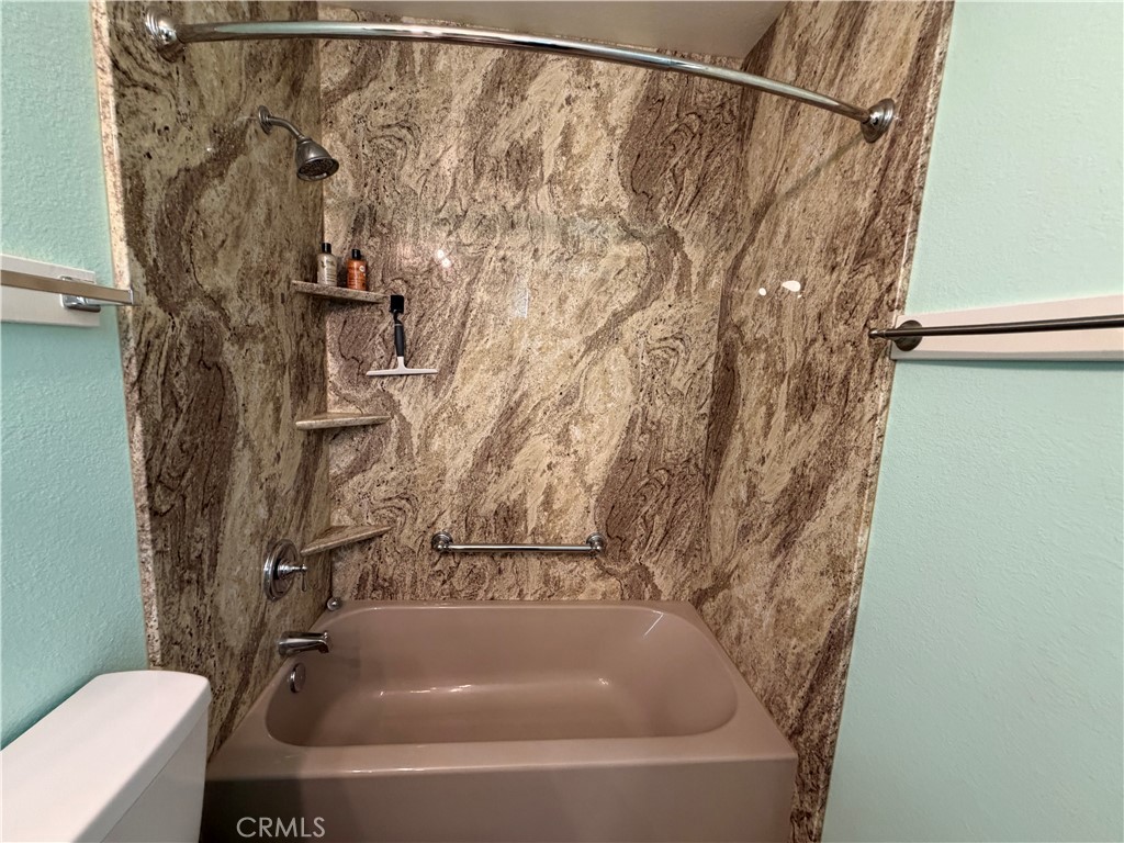 https://media.crmls.org/medias/5309cb6d-9e13-49ab-9b44-093afbd8687b.jpg?preset=X-Large