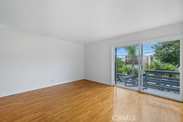 Lower Unit Access to Front Deck
