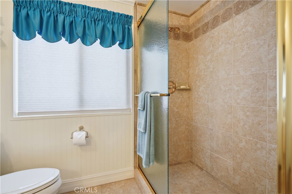 https://media.crmls.org/medias/530a5794-c68d-469d-b59f-d0e4f0e0d43e.jpg?preset=X-Large
