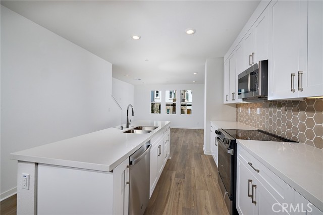 9831 La Serna Drive, Whittier CA: https://media.crmls.org/medias/530a7648-676c-4681-a7ae-279fc056b200.jpg