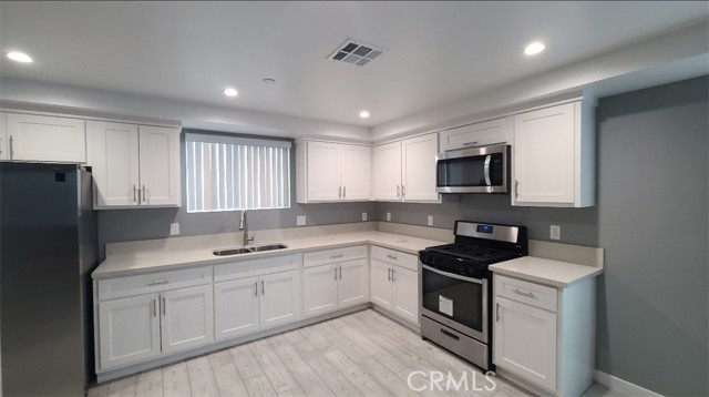 Detail Gallery Image 21 of 23 For 839 E 32nd, Los Angeles,  CA 90011 - 5 Beds | 4 Baths