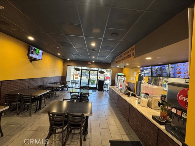 9670 Magnolia Avenue, Riverside CA: https://media.crmls.org/medias/530b1697-8fad-436d-83aa-563f6b215529.jpg