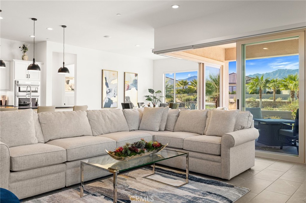 MLS #OC25275909 image #10