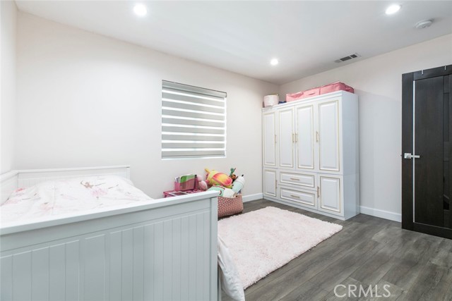 17800 Raymer Street, Sherwood Forest CA: https://media.crmls.org/medias/530bb564-865a-4c0b-aee9-836d5377702c.jpg