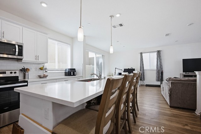 Detail Gallery Image 14 of 41 For 950 Helena Ridge, Lake Elsinore,  CA 92530 - 3 Beds | 2 Baths