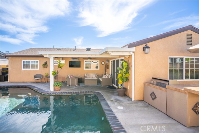 Image 38 of 43 For 4611 Myra  