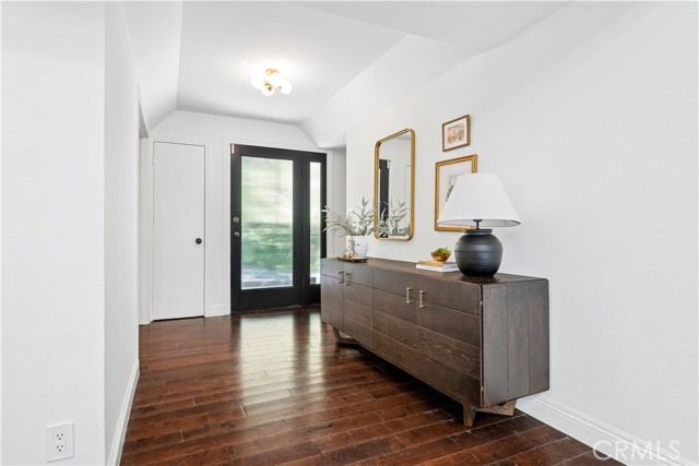 Detail Gallery Image 14 of 73 For 4590 Ensenada Dr, Woodland Hills,  CA 91364 - 3 Beds | 2/1 Baths