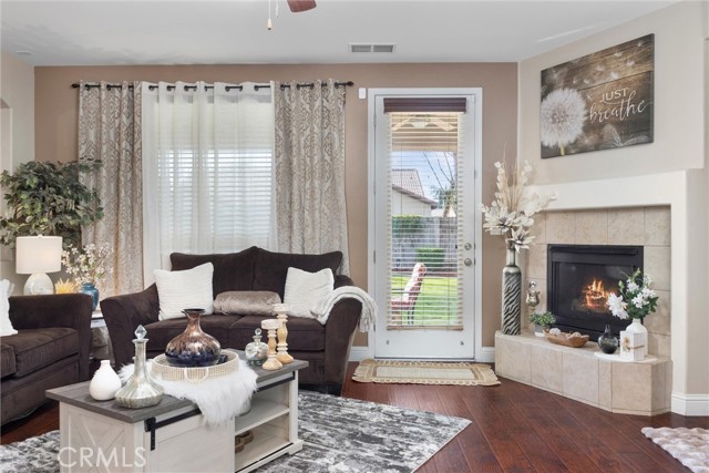11113 Cypress Falls Avenue, Bakersfield CA: https://media.crmls.org/medias/530d7e9f-4b41-4eaa-91c1-a27aec642776.jpg