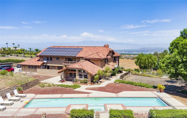 1300 Hidden Springs Drive, Corona CA: https://media.crmls.org/medias/530f393e-cb57-43bc-b8bb-c2c2ec77506f.jpg