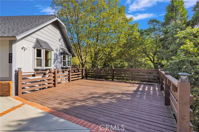 915 Trinity, Lake Arrowhead, CA 92352
